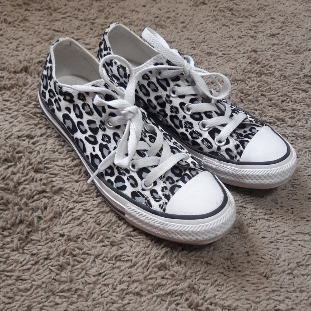 Converse leopard print low top sneakers